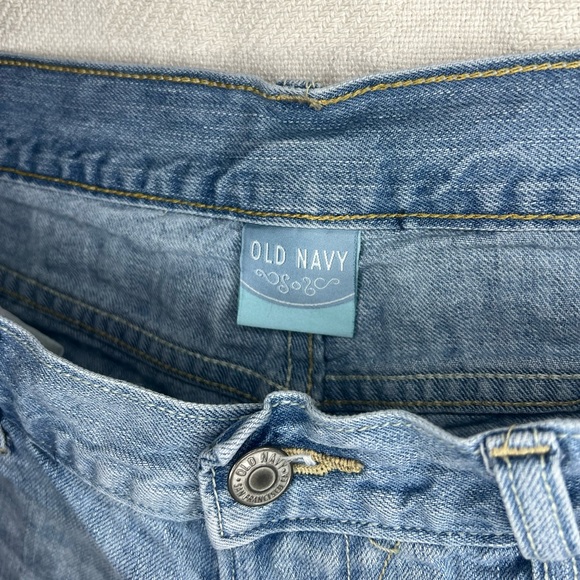 Light Wash Old Navy Jean Shorts - Picture 4 of 4